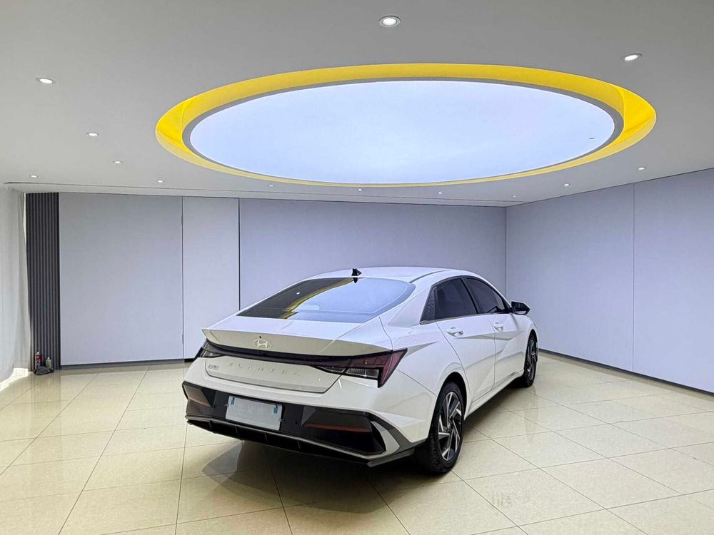 Hyundai Elantra фото 6