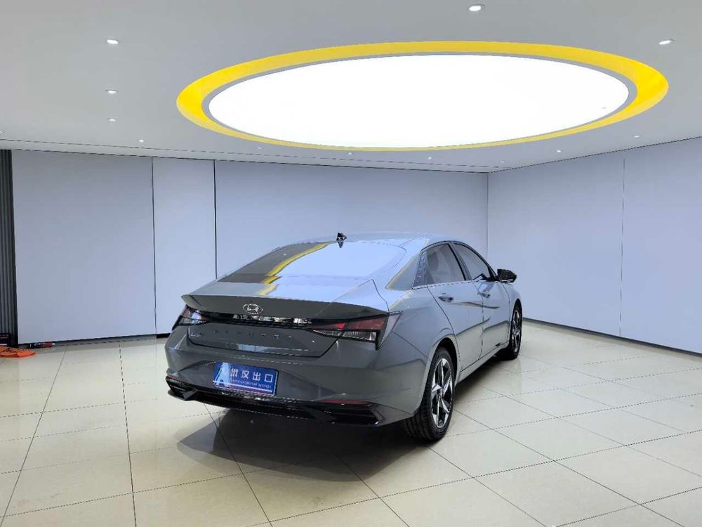 Hyundai Elantra фото 4
