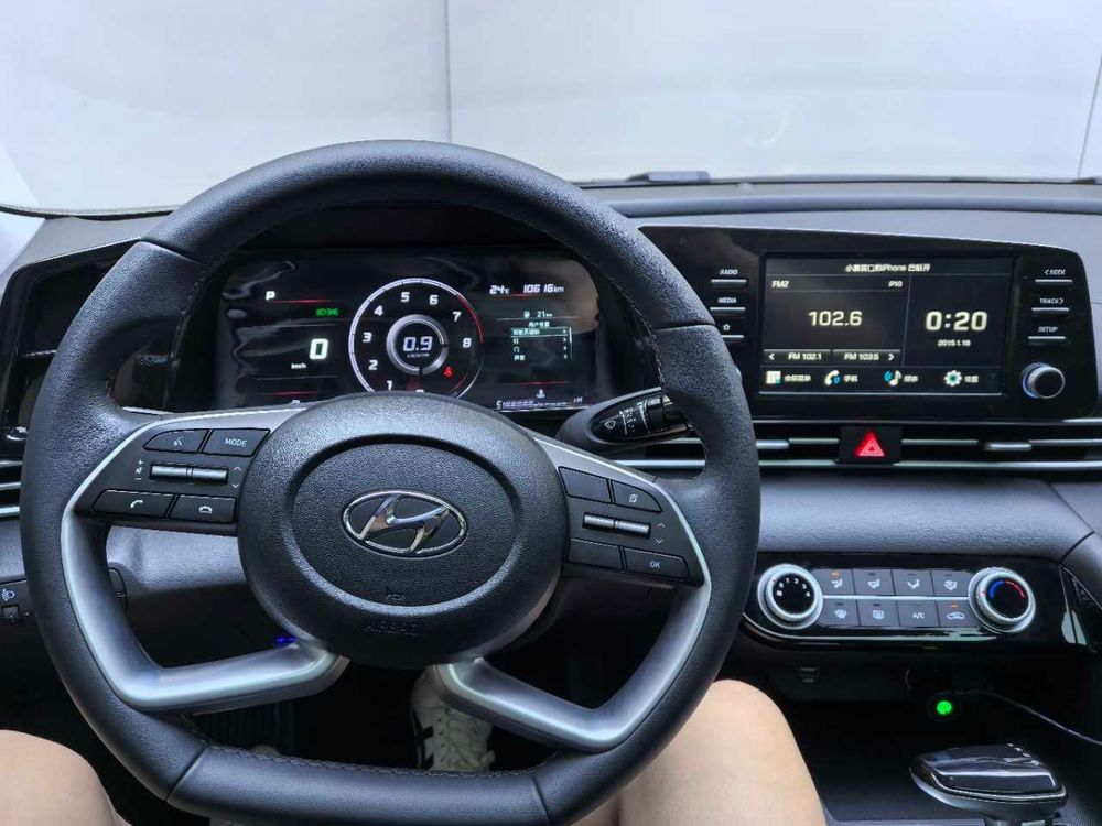 Hyundai Elantra фото 9