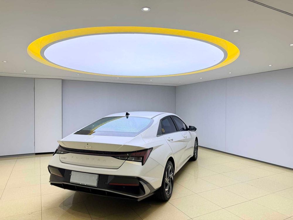 Hyundai Elantra фото 5