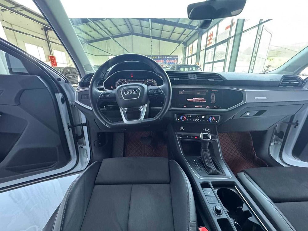 Audi Q3 фото 11