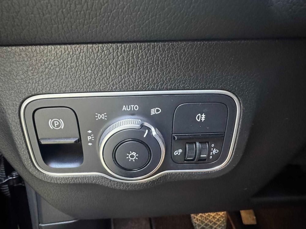 Mercedes-Benz GLB фото 11