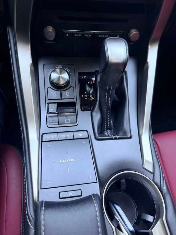 Lexus NX 200 фото 10