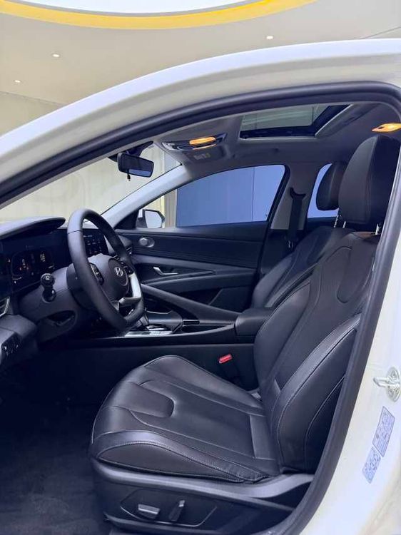 Hyundai Elantra фото 4