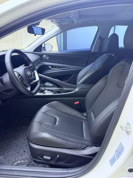 Hyundai Elantra фото 8